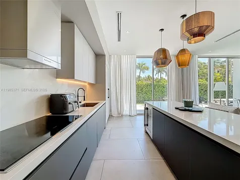 561 Warren Lane Key Biscayne FL 33149