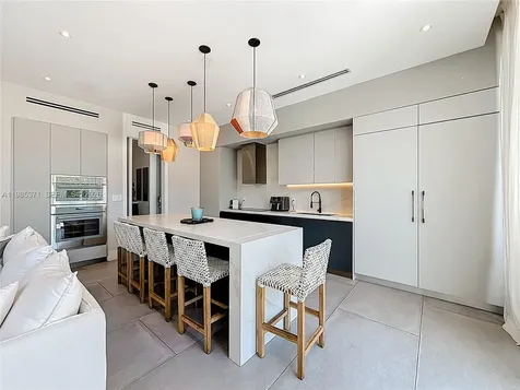 561 Warren Lane Key Biscayne FL 33149