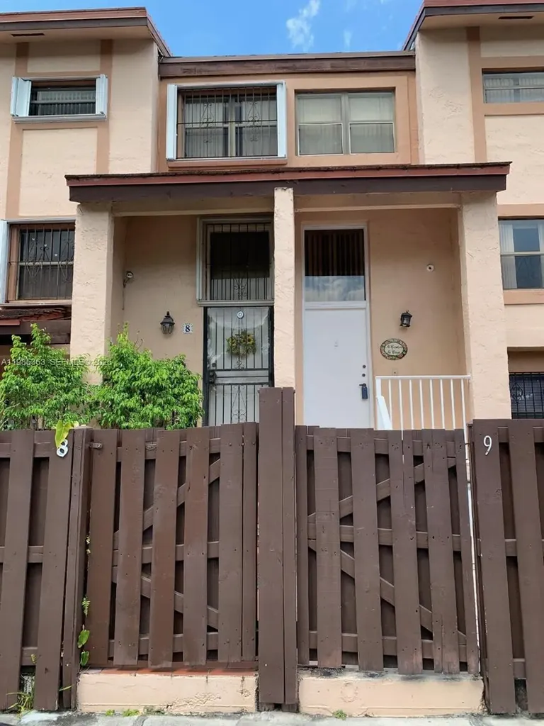 425 W Park Drive Miami FL 33172