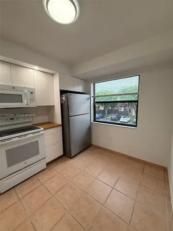 425 W Park Drive Miami FL 33172
