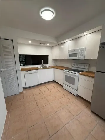 425 W Park Drive Miami FL 33172