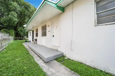1057 NW 30th Street Miami FL 33127