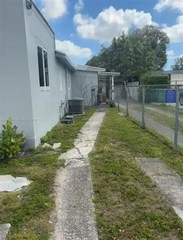 1637 NW 31st Avenue Miami FL 33125