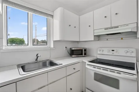 3900 SW 67th Avenue Miami FL 33155