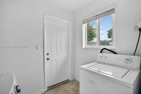 3900 SW 67th Avenue Miami FL 33155