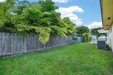 3900 SW 67th Avenue Miami FL 33155