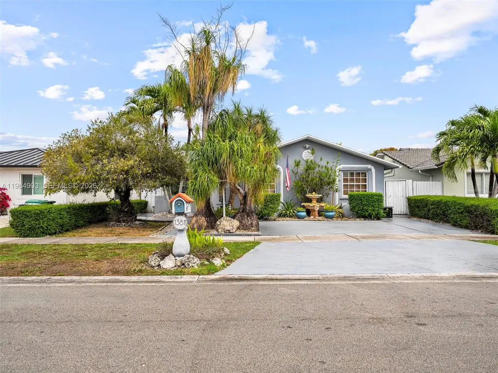 13811 SW 14th Street Miami FL 33184