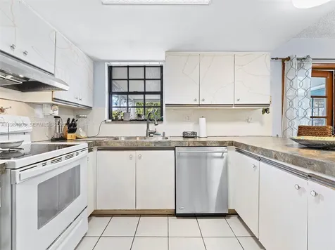 13811 SW 14th Street Miami FL 33184