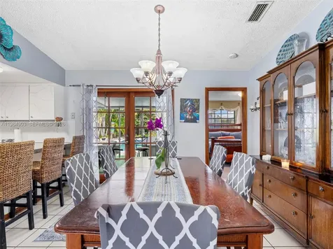 13811 SW 14th Street Miami FL 33184