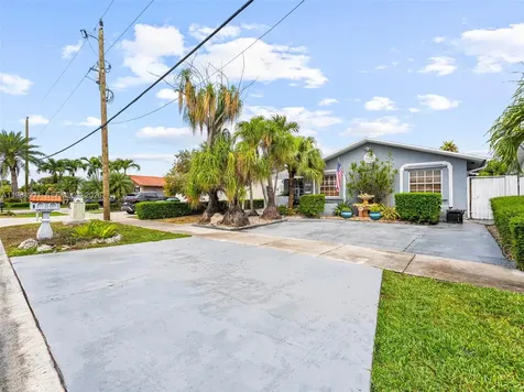 13811 SW 14th Street Miami FL 33184