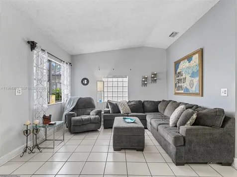 13811 SW 14th Street Miami FL 33184