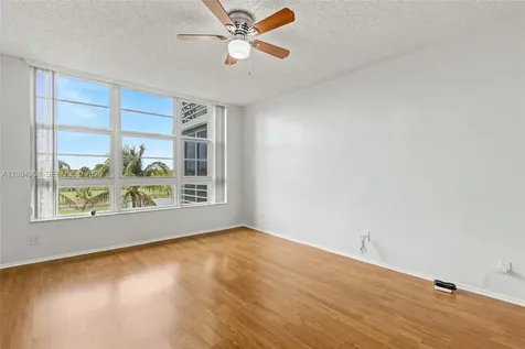 3970 Oaks Clubhouse Drive Pompano Beach FL 33069