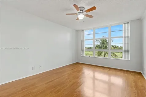 3970 Oaks Clubhouse Drive Pompano Beach FL 33069