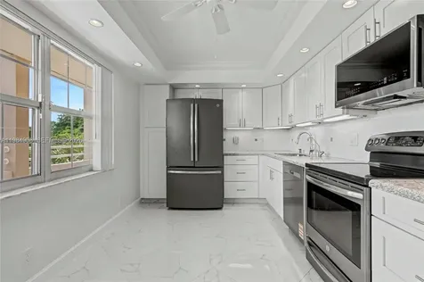 3970 Oaks Clubhouse Drive Pompano Beach FL 33069