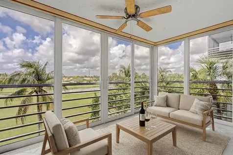 3970 Oaks Clubhouse Drive Pompano Beach FL 33069