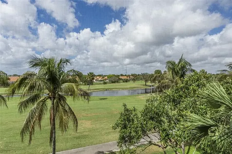 3970 Oaks Clubhouse Drive Pompano Beach FL 33069