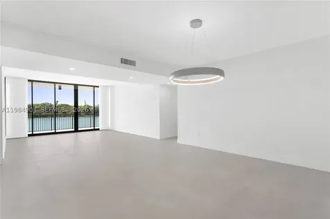 1000 Venetian Way Miami FL 33139