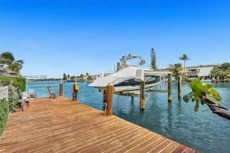 7171 Bay Drive Miami Beach FL 33141