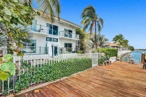7171 Bay Drive Miami Beach FL 33141