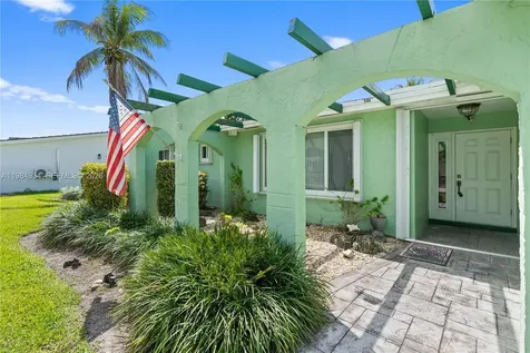 19900 SW 87th Court Cutler Bay FL 33157