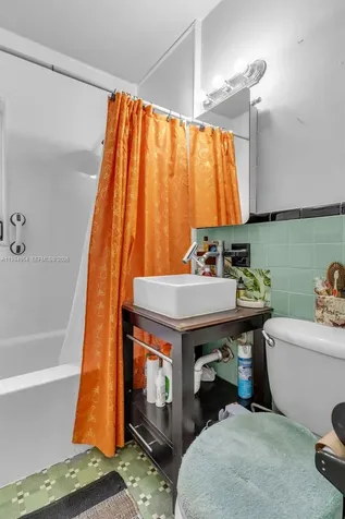 2490 NW 59th Street Miami FL 33142