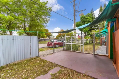 2490 NW 59th Street Miami FL 33142