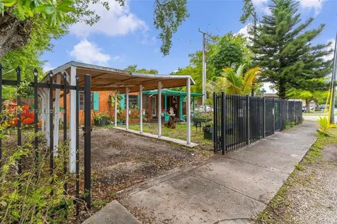 2490 NW 59th Street Miami FL 33142