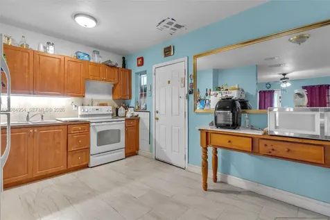 2490 NW 59th Street Miami FL 33142