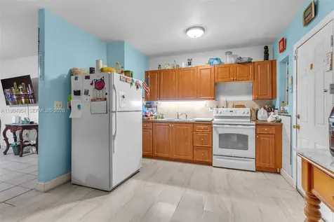 2490 NW 59th Street Miami FL 33142