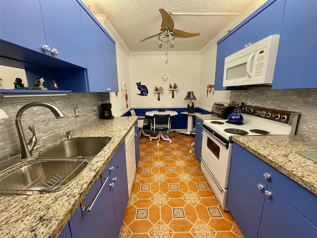 3850 Washington Street Hollywood FL 33021