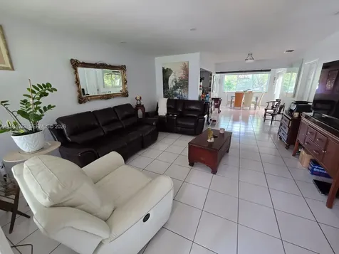 2321 N 57th Avenue Hollywood FL 33021