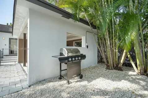 920 SW 9th Street Miami FL 33130
