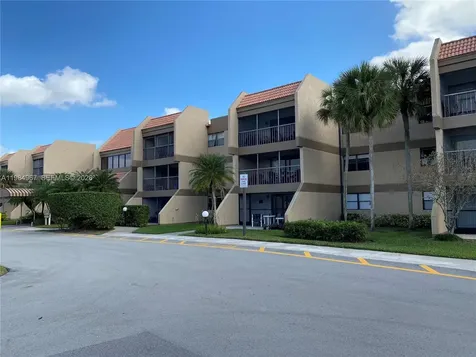 240 Lakeview Drive Weston FL 33326