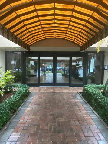 240 Lakeview Drive Weston FL 33326