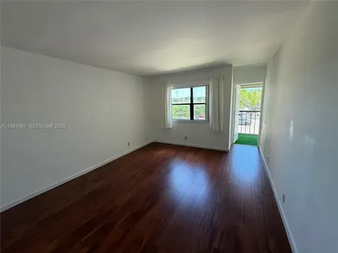 240 Lakeview Drive Weston FL 33326