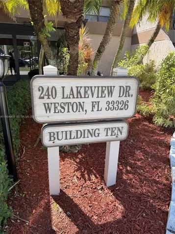 240 Lakeview Drive Weston FL 33326