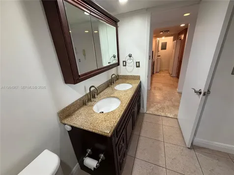 240 Lakeview Drive Weston FL 33326