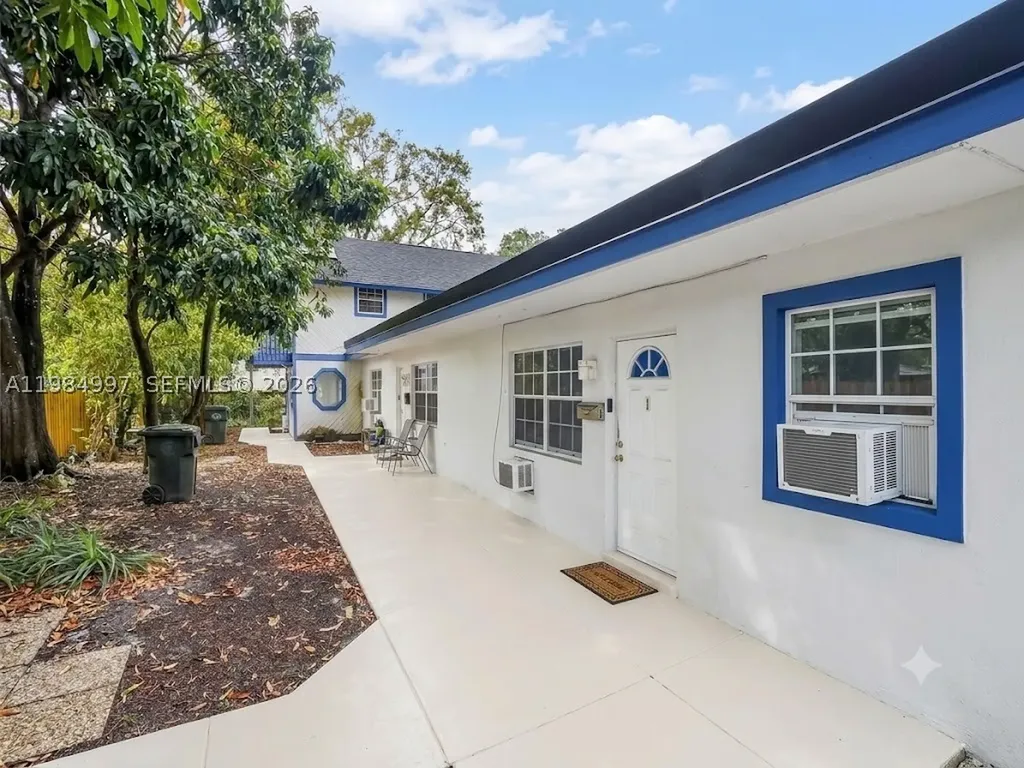 898 NE 39th Street Oakland Park FL 33334