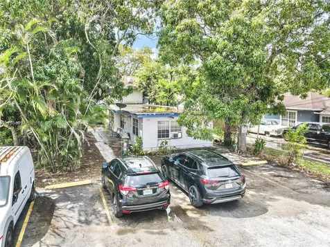 898 NE 39th Street Oakland Park FL 33334