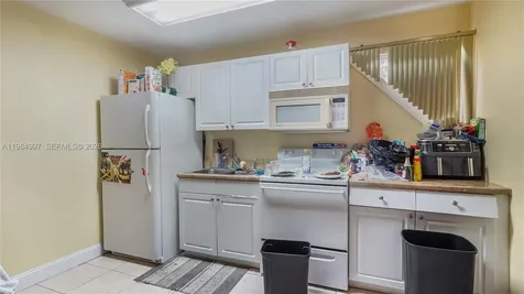 898 NE 39th Street Oakland Park FL 33334