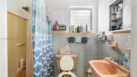 898 NE 39th Street Oakland Park FL 33334