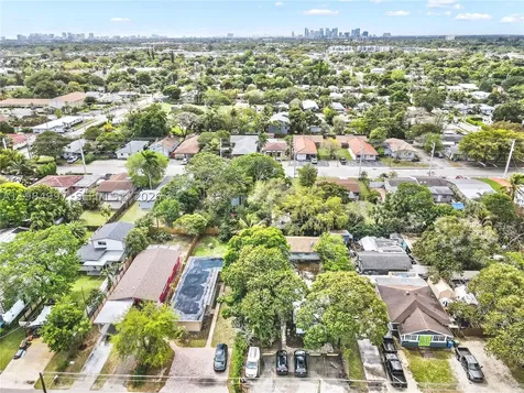 898 NE 39th Street Oakland Park FL 33334