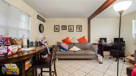 898 NE 39th Street Oakland Park FL 33334