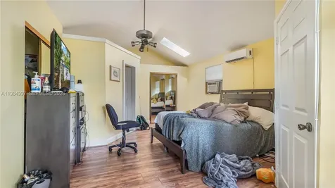 898 NE 39th Street Oakland Park FL 33334
