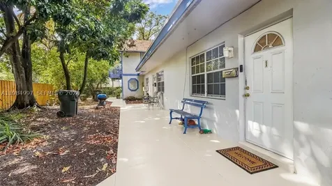 898 NE 39th Street Oakland Park FL 33334