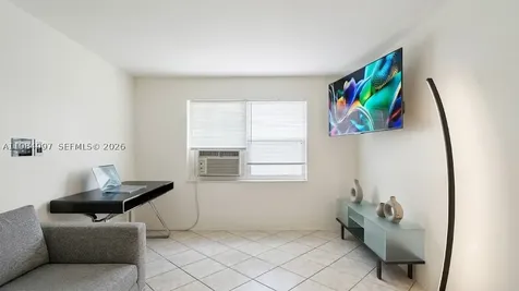 898 NE 39th Street Oakland Park FL 33334