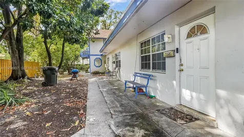 898 NE 39th Street Oakland Park FL 33334