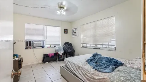 898 NE 39th Street Oakland Park FL 33334