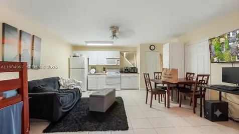 898 NE 39th Street Oakland Park FL 33334