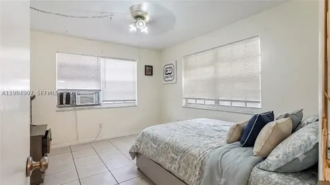 898 NE 39th Street Oakland Park FL 33334